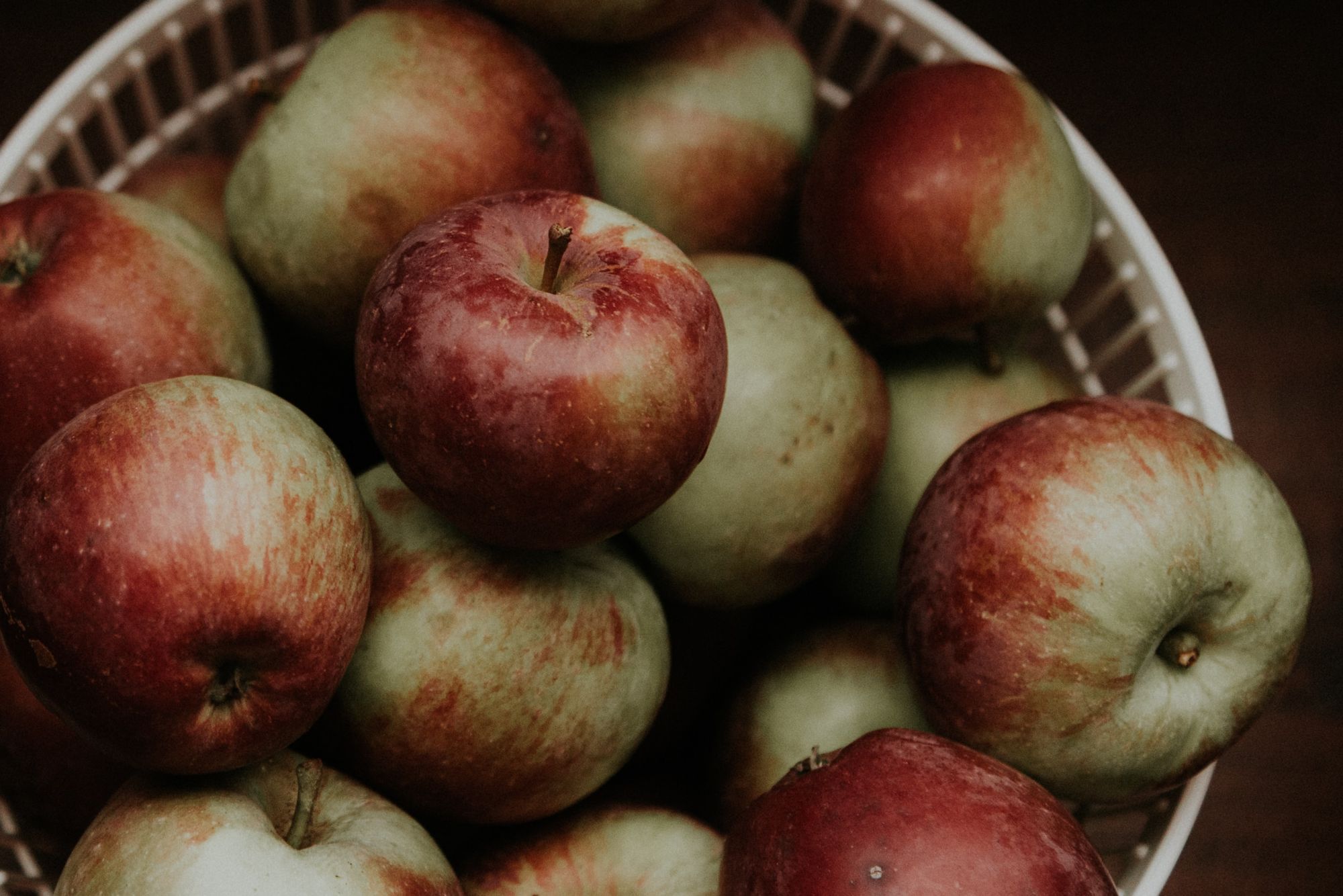 5 Apples in a Basket