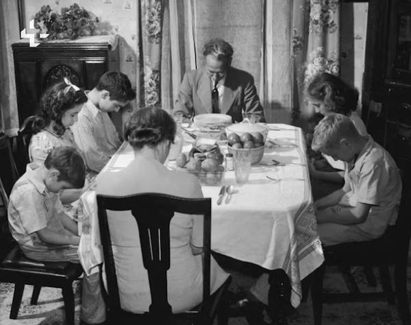 Building a Christ-Centered Home: The Power of Daily Family Prayer